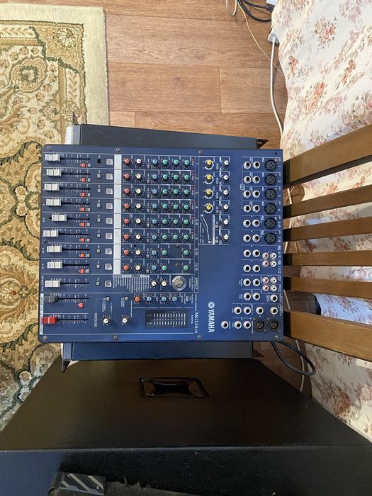 Пассивный Микшерный пульт Yamaha MG124CX