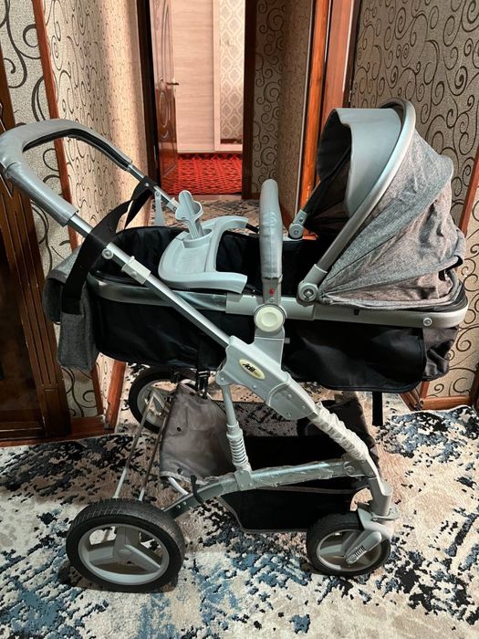Продам коляску пользовались 3-4 месяца