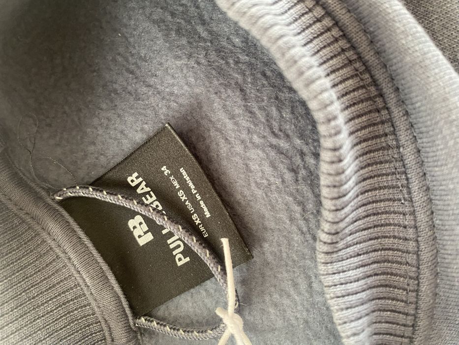 Bluza Pull&Bear cu eticheta