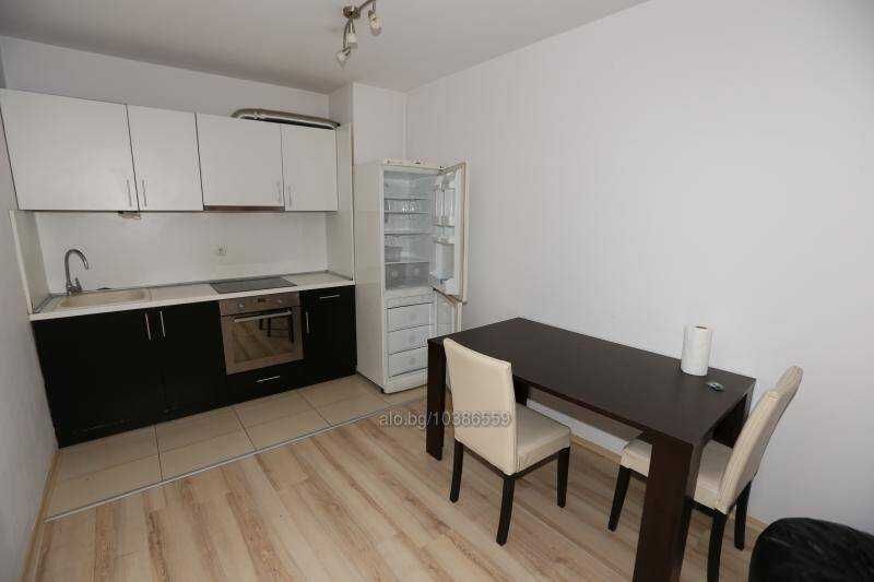 Дава се под наем Тристаен апартамент в Бургас, Лазур - 88 кв.м за 688.5 € - Снимка #1