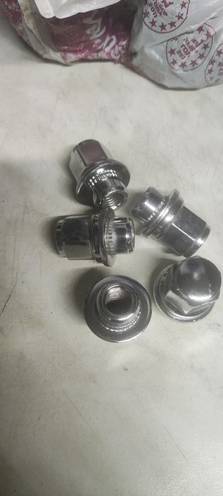 Колесные гайки 12*1.5