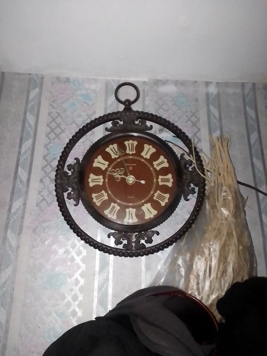Часы настольные .настенные