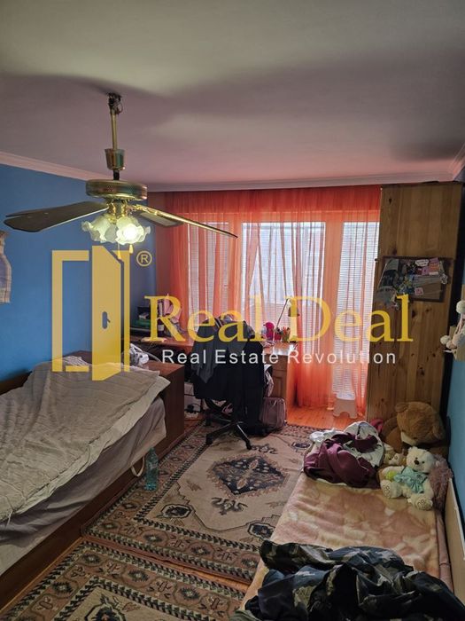 Продава се Четиристаен апартамент в Елин Пелин - 96 кв.м за 2011 €/кв.м - Снимка #3