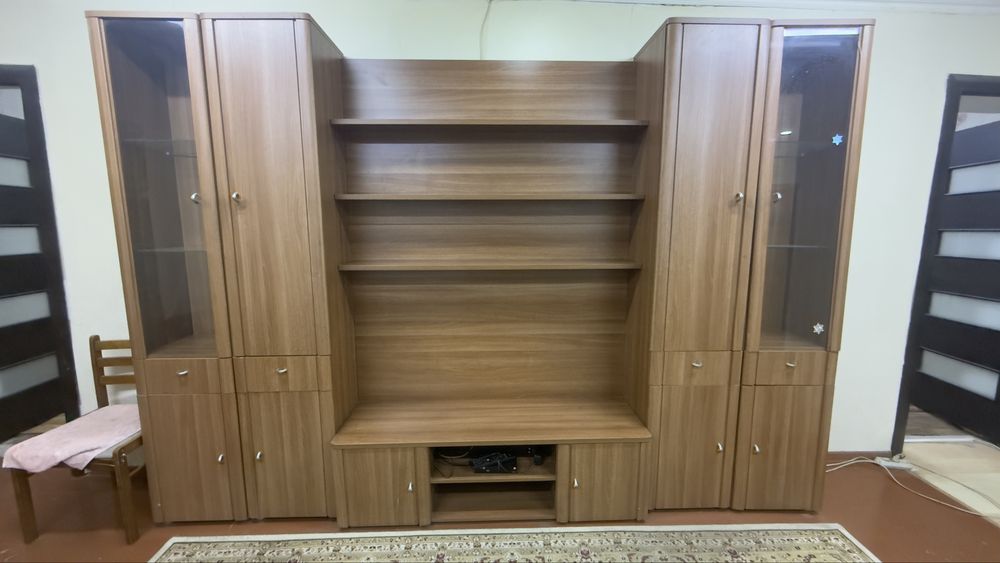 Срочно Продам стенку в хорошем состоянии