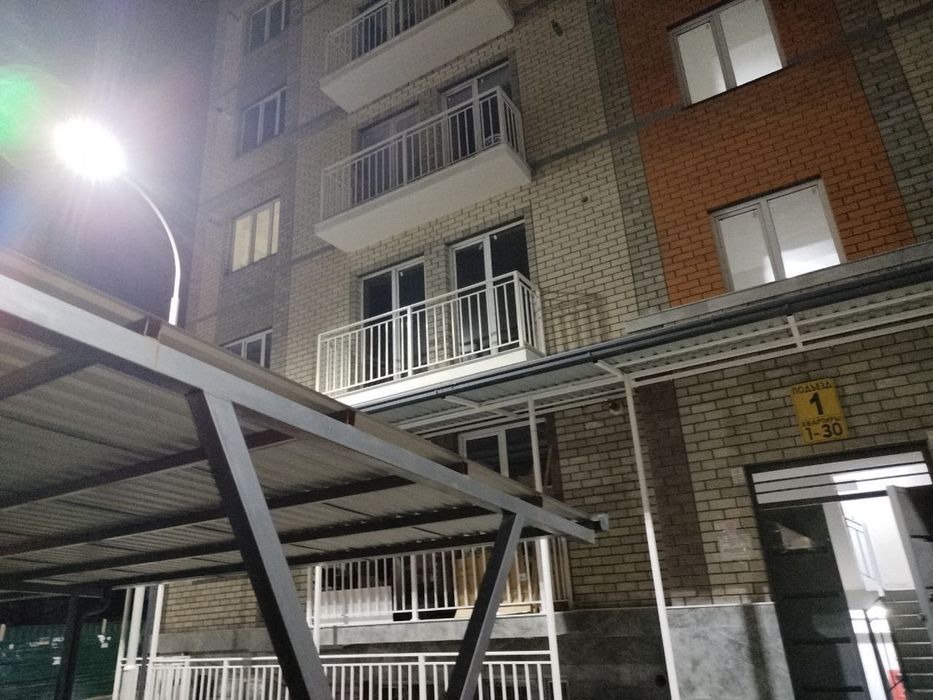 Quyliq Ota Kompasda yangi qurilgan uyda 3 xonali kvartira sotiladi.