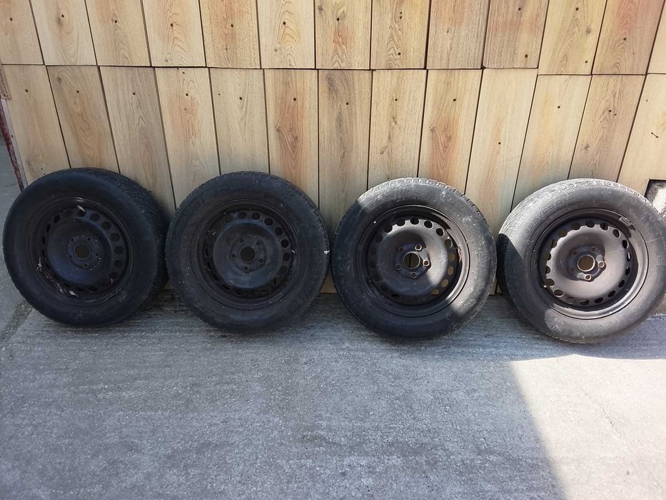 Vând set anvelope pe R15 de pe un golf 5..+ capace noi.. Preț 300 lei