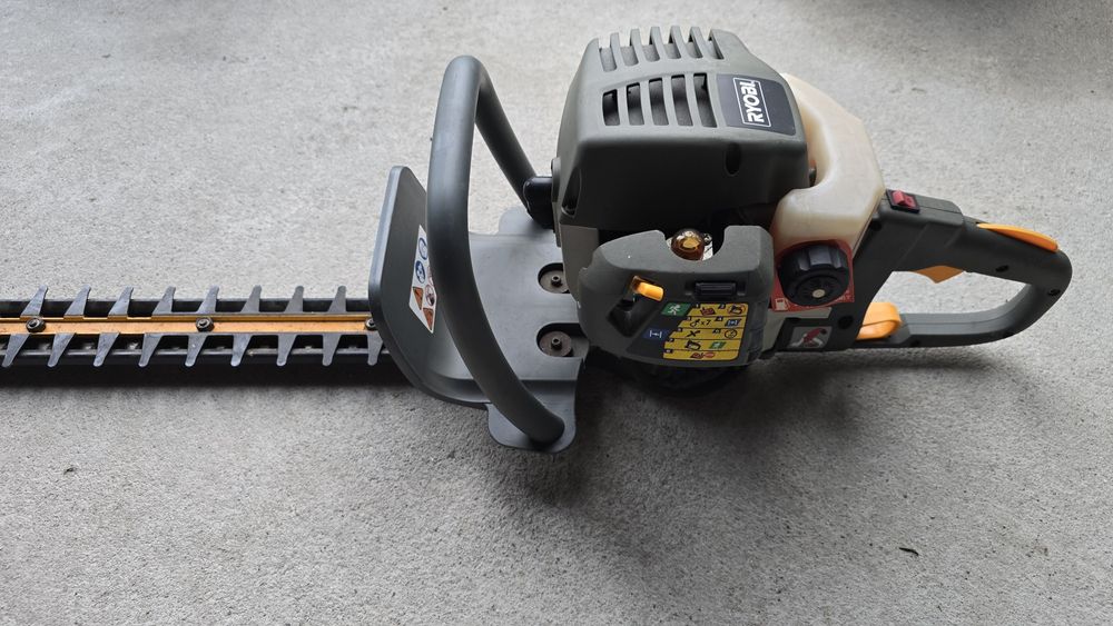 Trimmer Foarfeca gard viu Ryobi benzina
