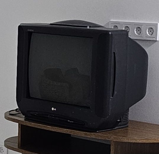 Продам телевизор LG за 10 тыс .тенге