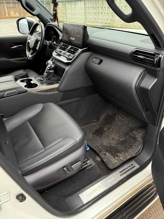 Toyota land Cruser 300.