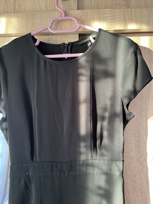 Rochie Vero Moda neagră cu maneca scurta și volănaș