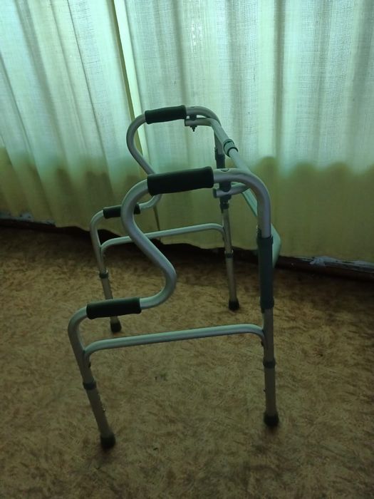 Продам ходунки для пожилых