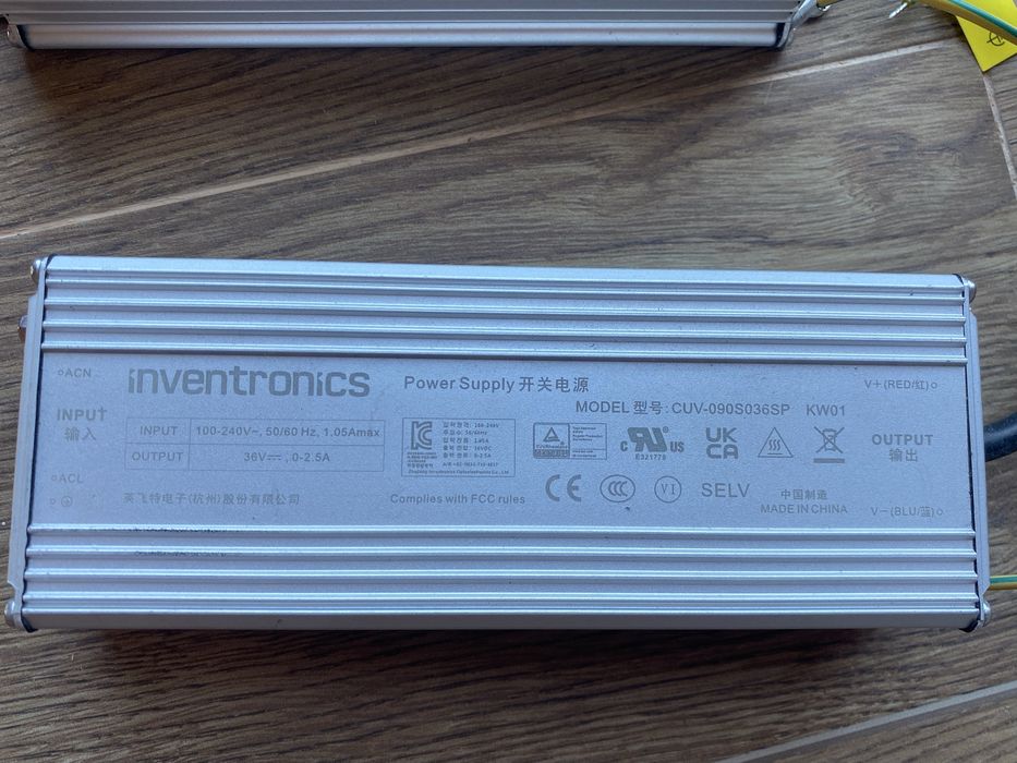 Продам блок питания Inventronics.