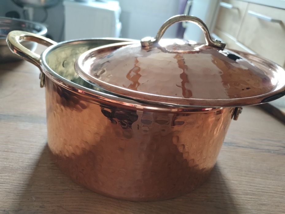 Oală din cupru cu capac