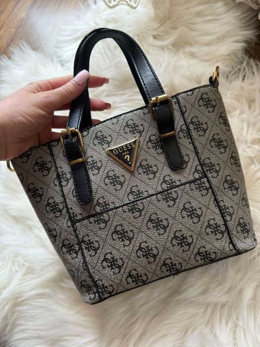 Дамски чанти Moschino, Tommy Hilfiger, Kendall + Kylie, Guess оригинал