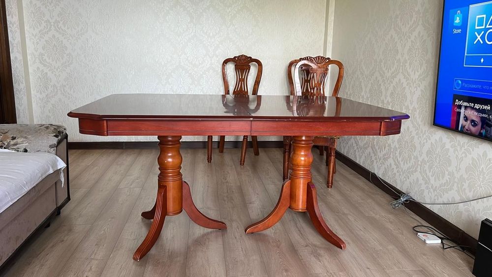 Гостиный стол в отличном состоянии