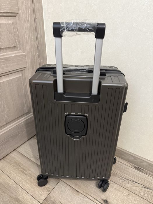 Продам чемодан 40л, S