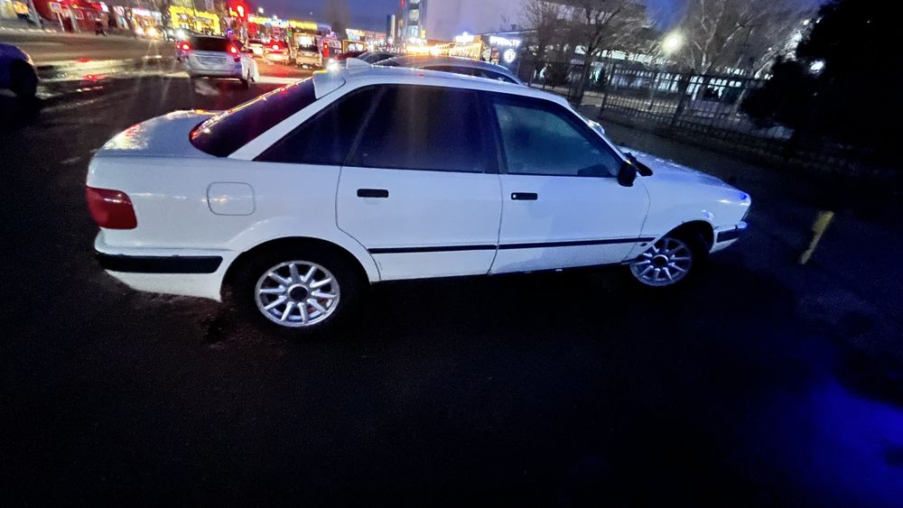 Audi 80 б4 1992 продам слышно