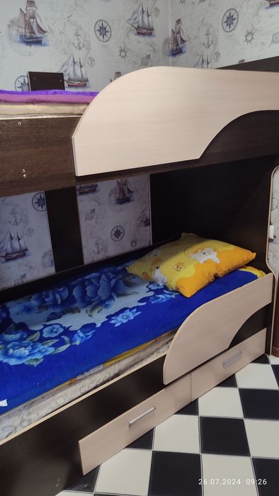 Двухъярусная кровать