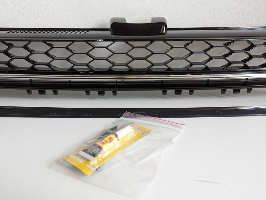 Решетка без емблема ГОЛФ 7 ГТИ  пчелна пита спортна VW GOLF 7 Хром