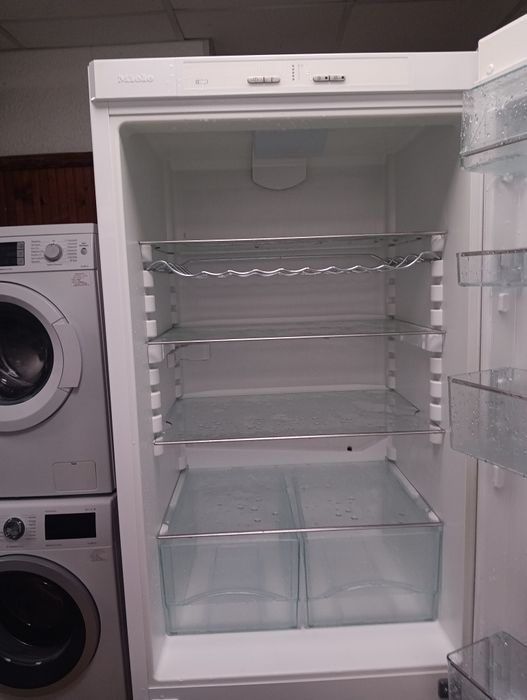 Комбиниран хладилник с фризер Миеле Miele с 2 години  ГАРАНЦИЯ!