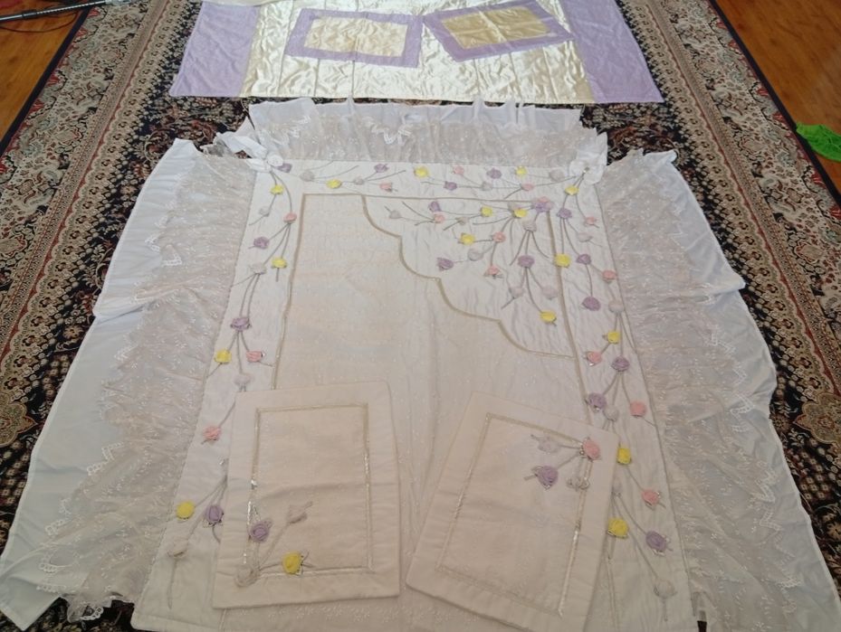 срочно и дешево 7 комплекта покрывал с навалочками разных размеров