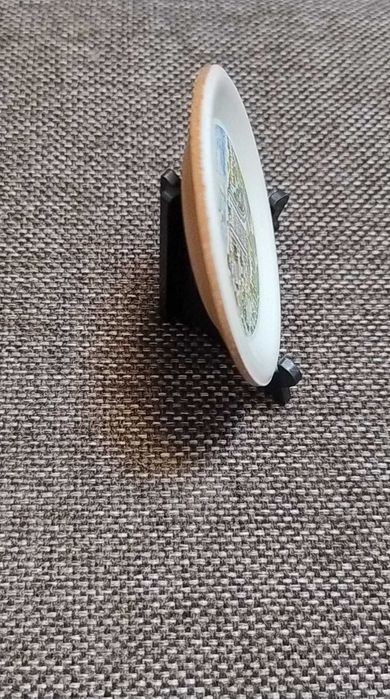 Minimodel de farfurie decorativă din porțelan