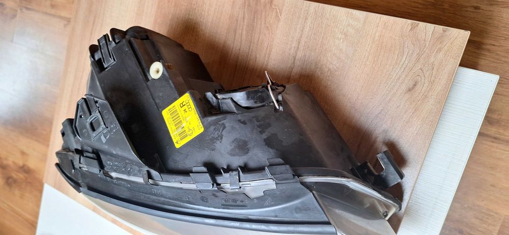 Фар от ауди а3 8р 2003г.