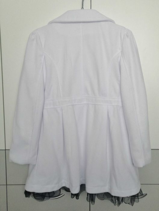 Елегантно дамско палто с тюл и буфон ръкави, размер С