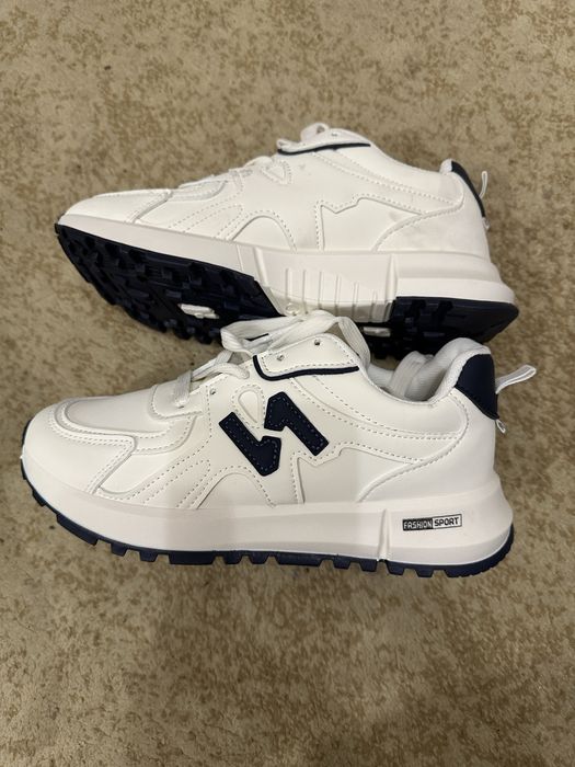 Кросовки женские