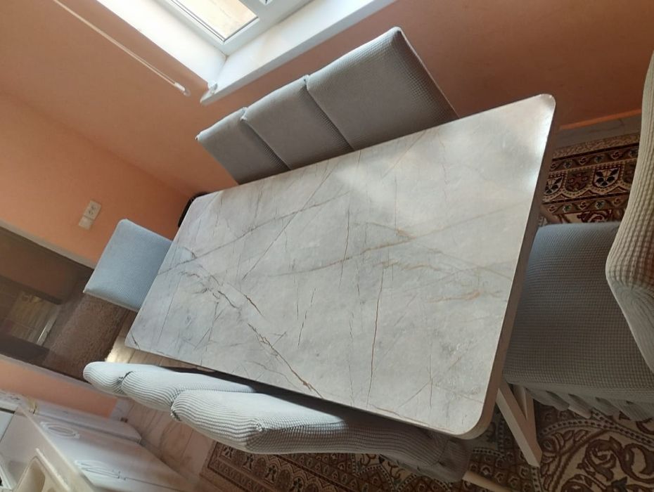 Стол 8 орындығымен