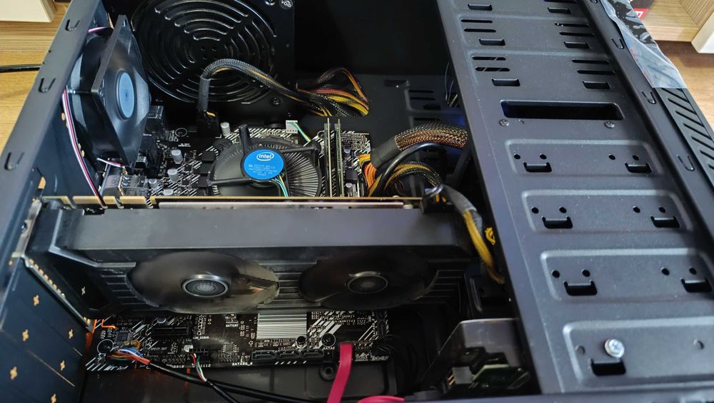 компютър за игри - Intel Core i3-10100f - GTX 1070 Ti - 16GB рам - SSD