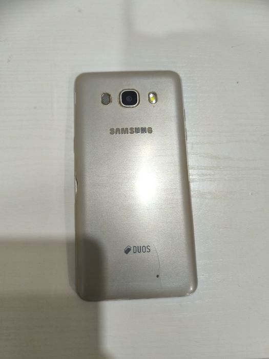 Смартфон Samsung Galaxy J5