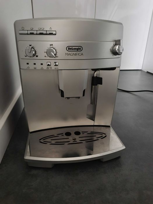 Aparat de cafea Delonghi Magnifica