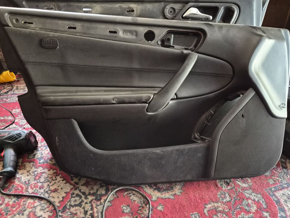 Дверные карты от Мерседес w203