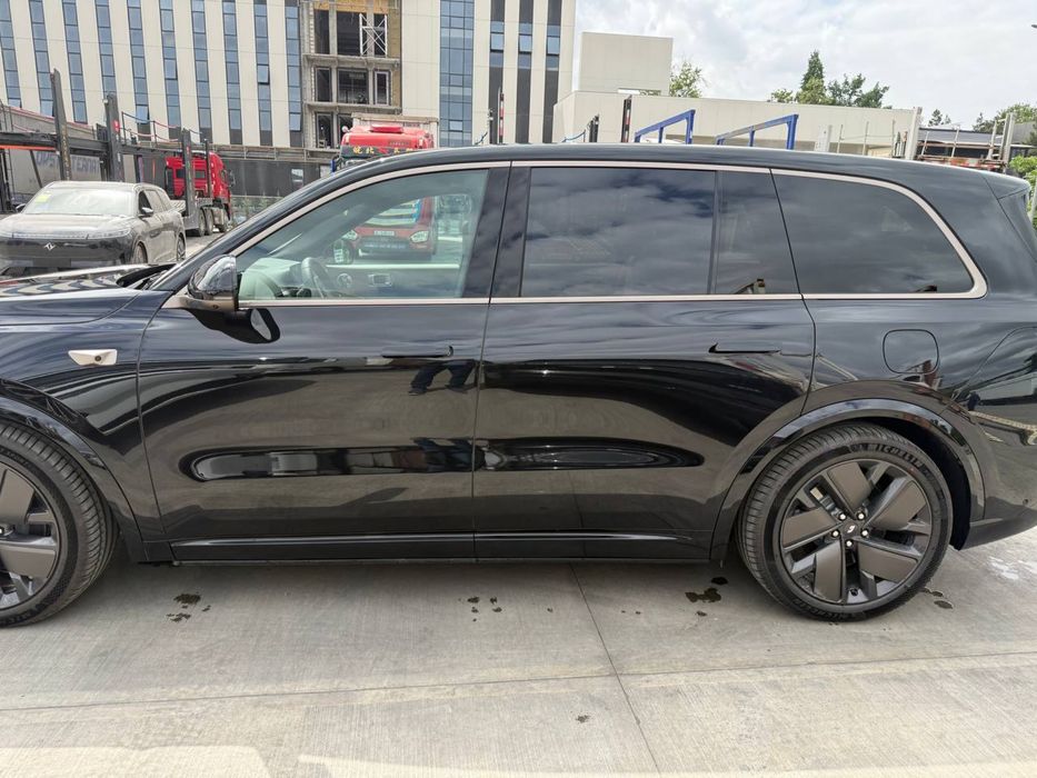 Lixiang L9 Ultra новая без пробега.