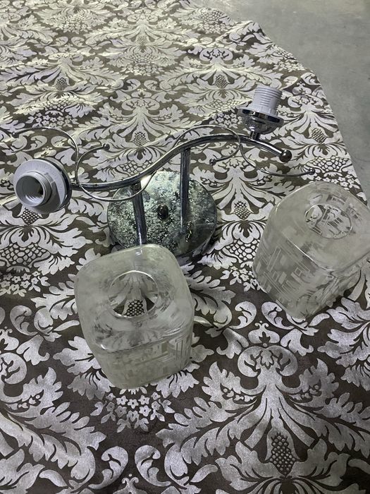 Две люстры продам