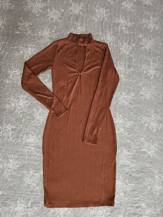 vând rochie mulată Pull&Bear maro/cărămiziu