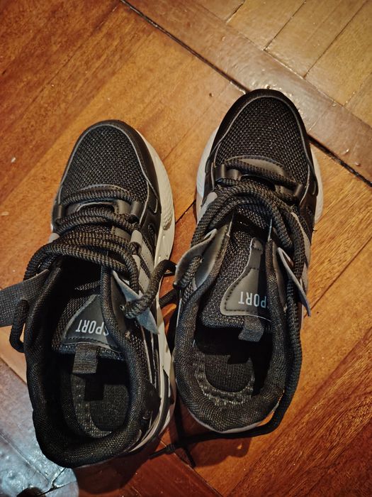 Продам кроссовки новые