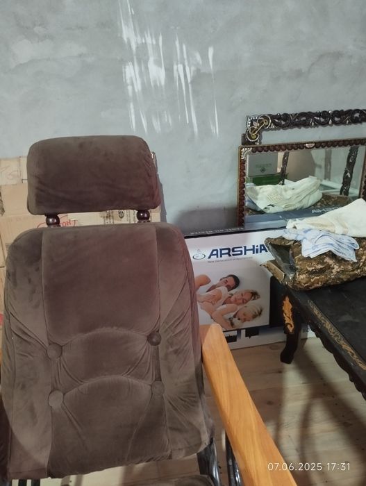 Кресло качалка сотилади.