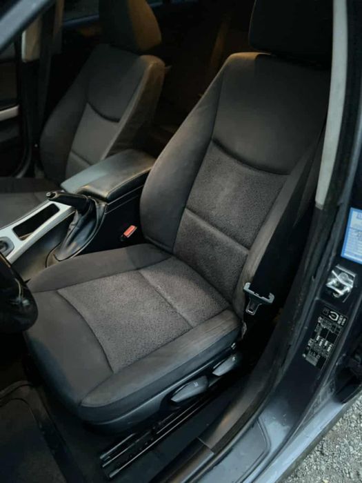 BMW 3 Series E90 – 2006 г. | Дизел | Седан

Продавам си БМВ-то E90, 20