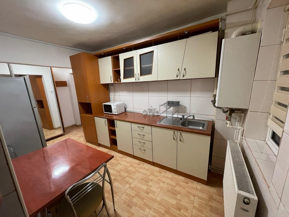 Inchiriez apartament 2 camere  str. Scolilor