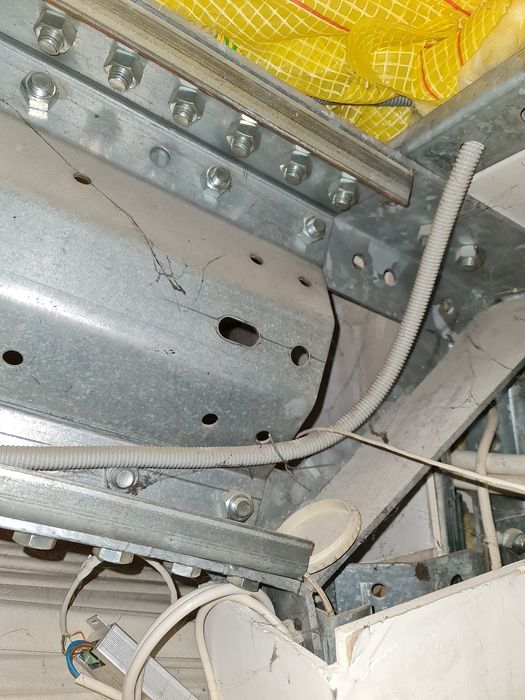 Vand hala din structura metalica, 700mp cu deschidere de 12m