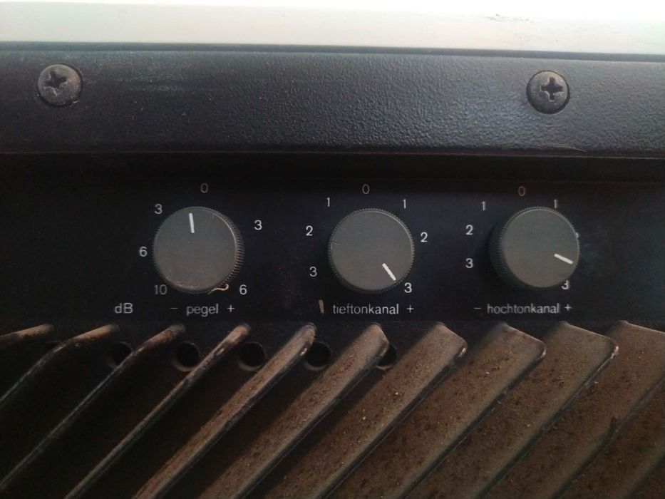 BRAUN LV 720 – Качествени активни тонколони. Производство – 1974 – 1976 г. при цена – 1990 DM. 
Производство WEST GERMANY 
Снимъл съм забележките по к