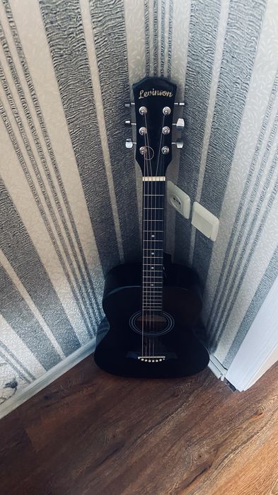 продам гитаруууу