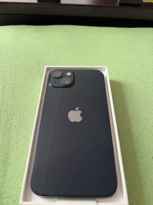 Vând telefon iPhone 13 128gb stare baterie 82 % preț 1200 de lei în stare perfectă