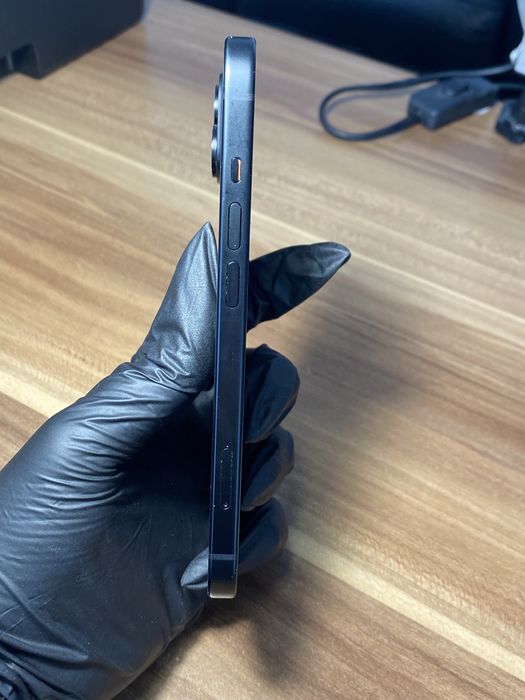 iPhone 15• 128 GB • Black