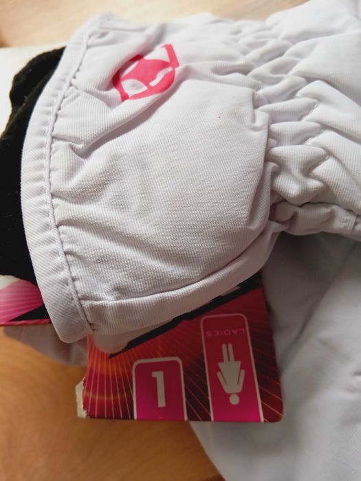 Нови  Комплект Каска  и очила за ски