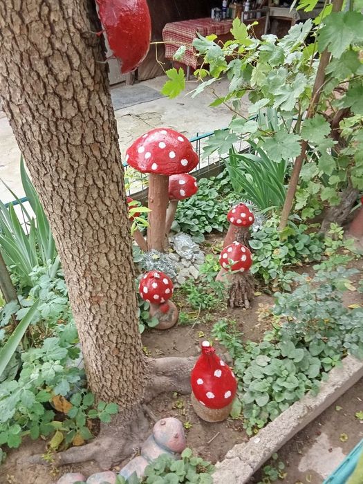 Продам фигурки украшения для участка для сада