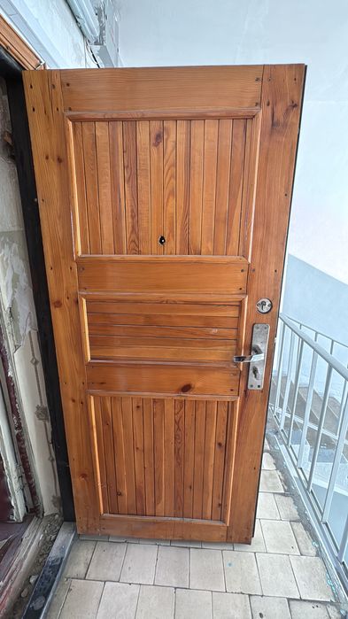 Продам входную дверь