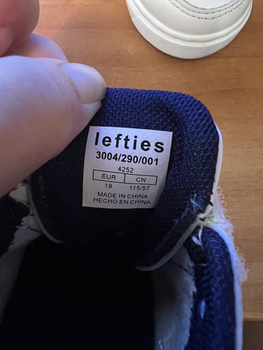 Adidasi baiat, marimea 19